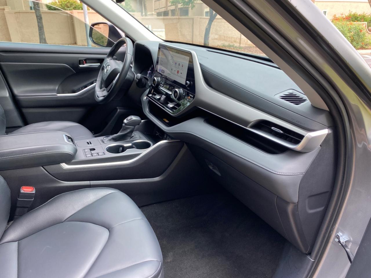 Toyota Highlander XLE 2025