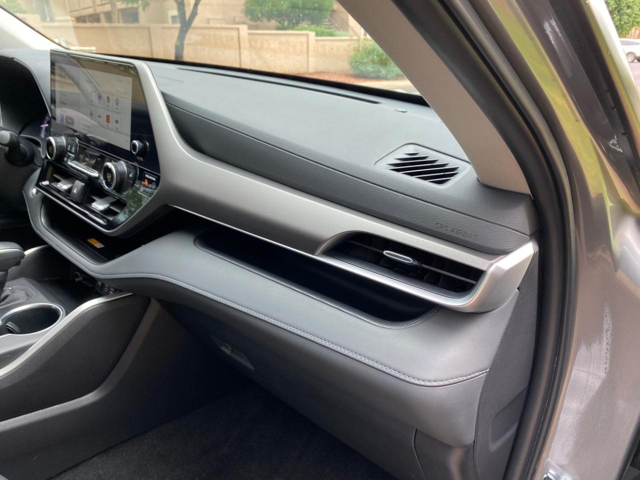 Toyota Highlander XLE 2025