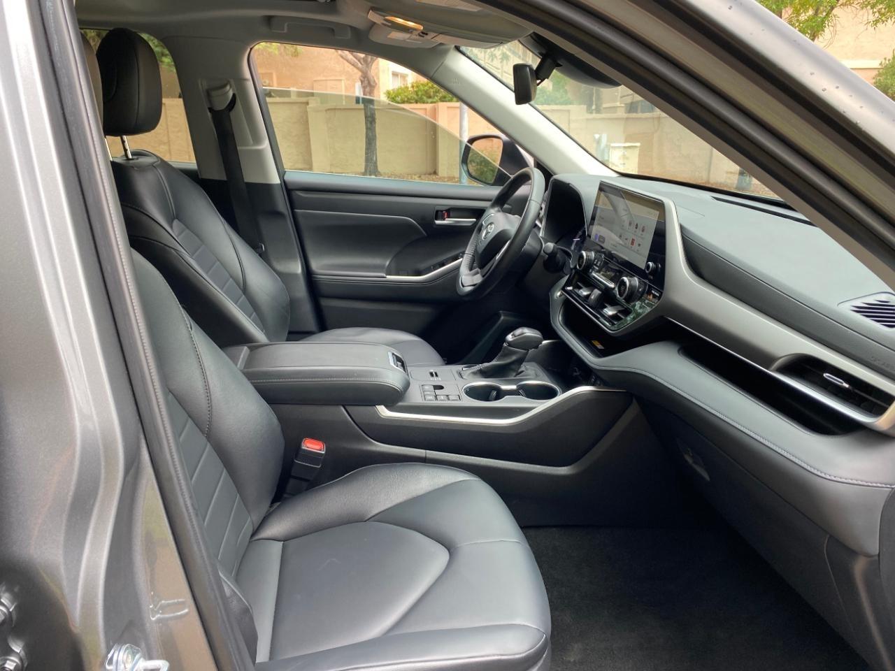 Toyota Highlander XLE 2025