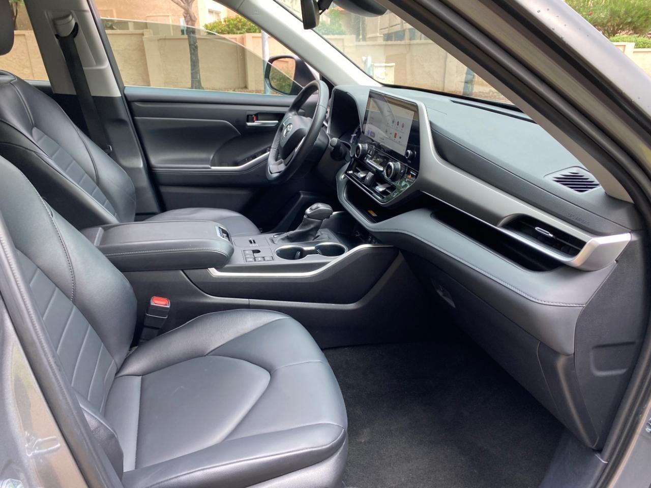 Toyota Highlander XLE 2025