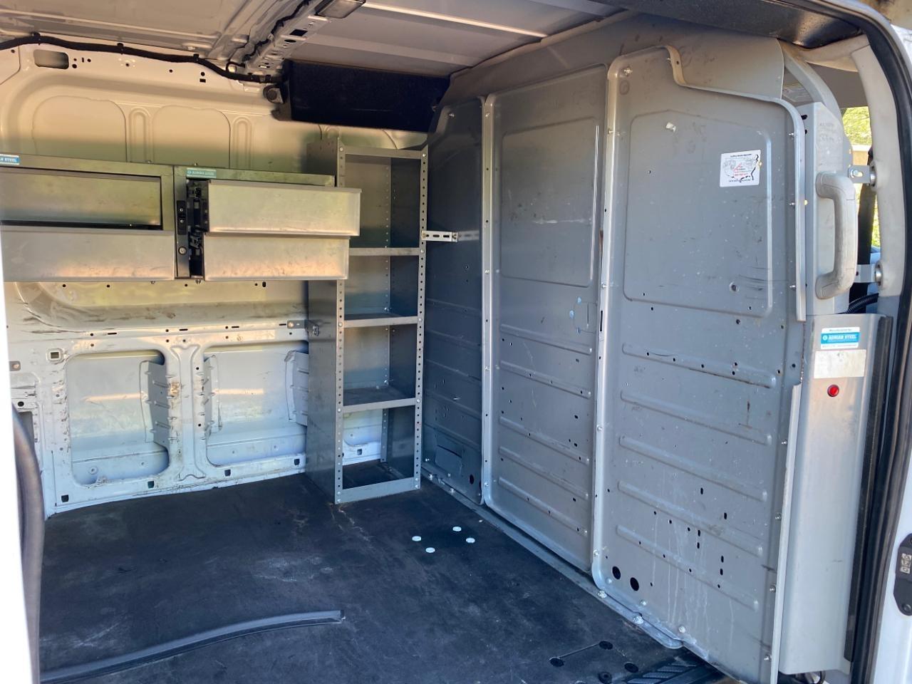 Ford Transit 250 Van Low Roof w/Sliding Pass. 130-in. WB 2016