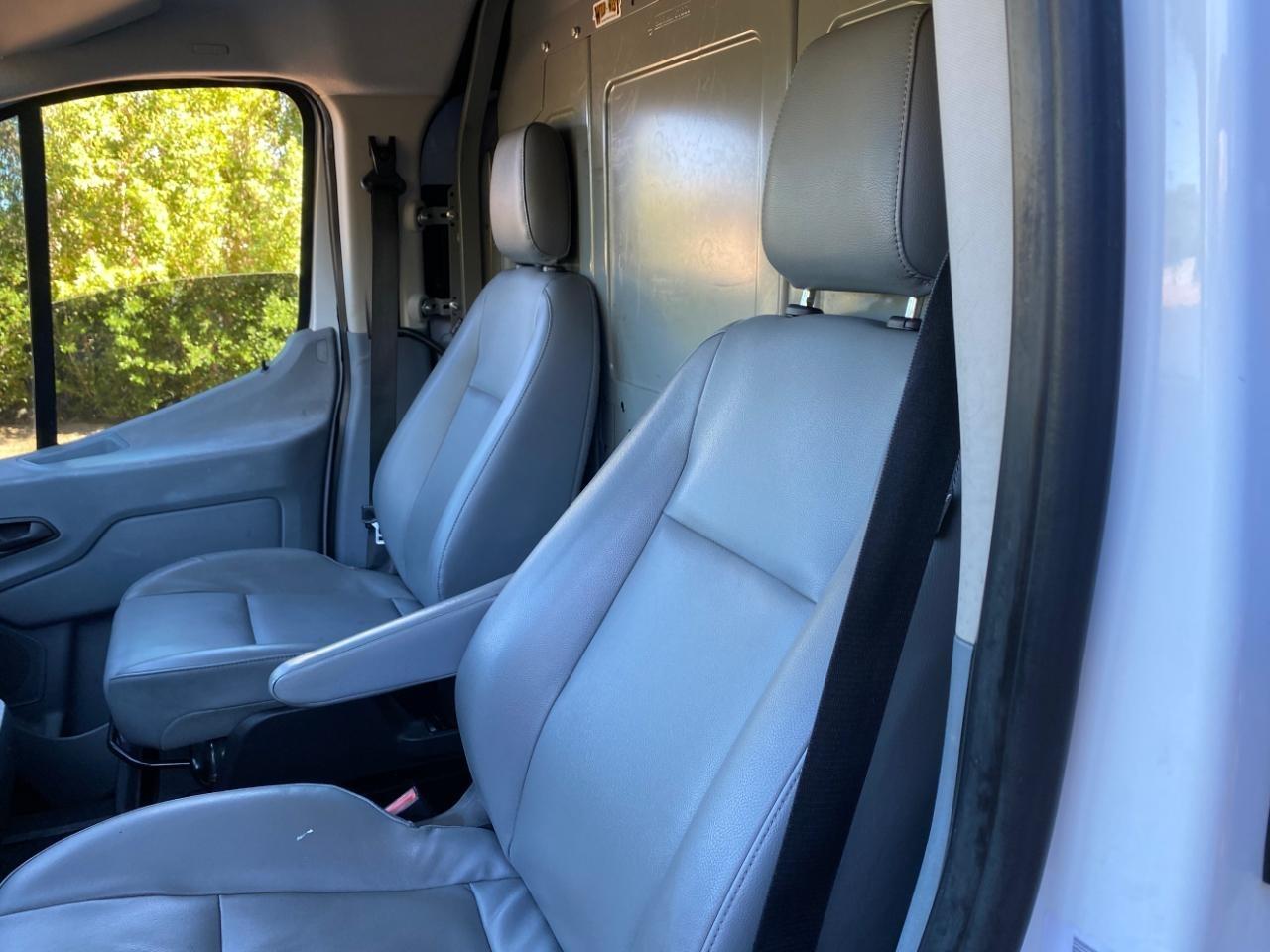 Ford Transit 250 Van Low Roof w/Sliding Pass. 130-in. WB 2016