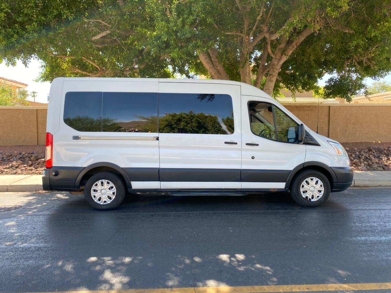 Ford Transit 350 Wagon Med. Roof XLT w/Sliding Pass. 148-in. WB 2016
