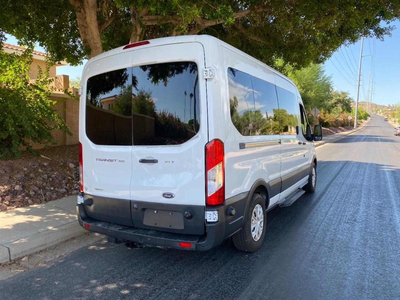 Ford Transit 350 Wagon Med. Roof XLT w/Sliding Pass. 148-in. WB 2016