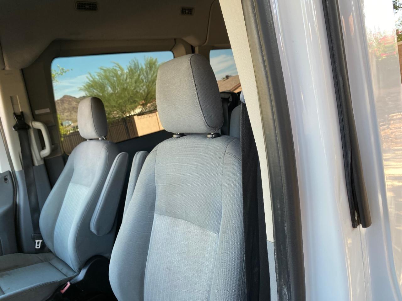 Ford Transit 350 Wagon Med. Roof XLT w/Sliding Pass. 148-in. WB 2016