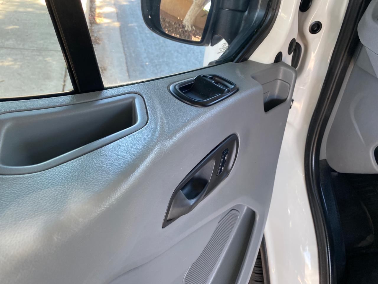 Ford Transit 350 Wagon Med. Roof XLT w/Sliding Pass. 148-in. WB 2016