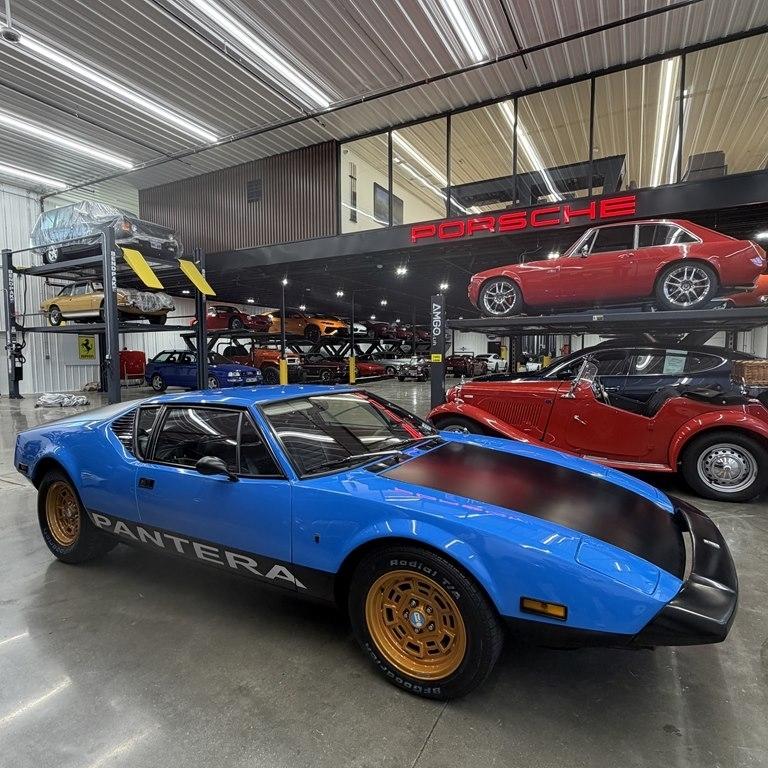 1974 DeTomaso Pantera 