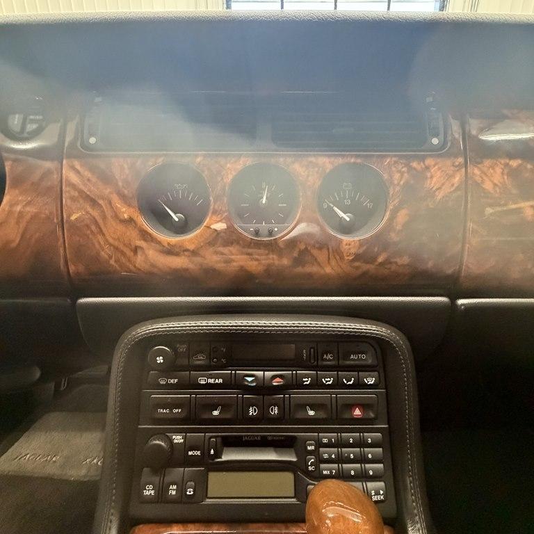 Jaguar XK8 2dr Convertible 1999