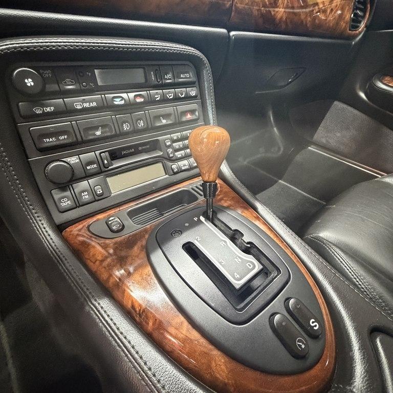 Jaguar XK8 2dr Convertible 1999