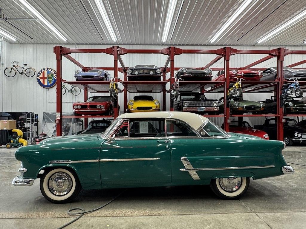 Ford Crestline  1953
