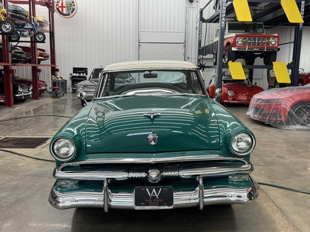 Ford Crestline  1953