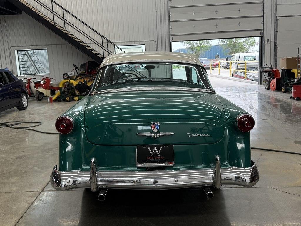 Ford Crestline  1953