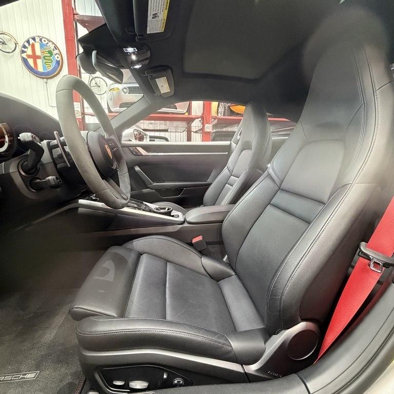 Porsche 911 Carrera Coupe 2021