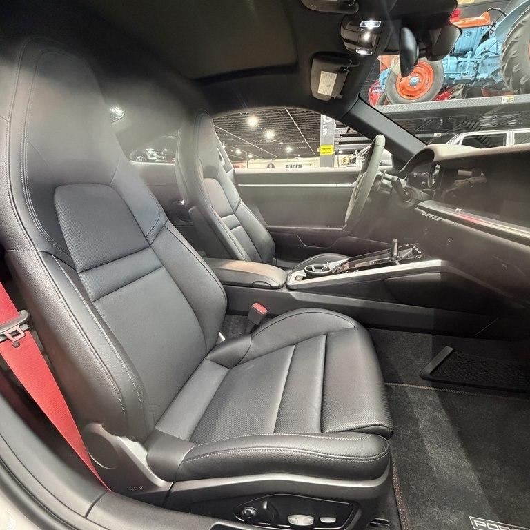 Porsche 911 Carrera Coupe 2021