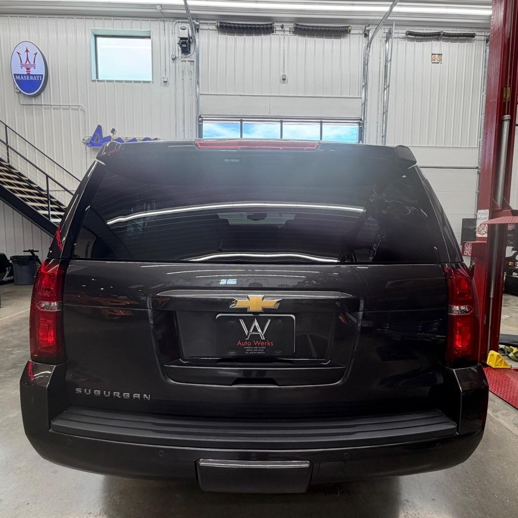 Chevrolet Suburban 4WD 4dr 1500 LT 2018