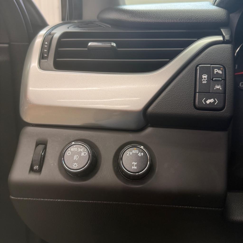 Chevrolet Suburban 4WD 4dr 1500 LT 2018