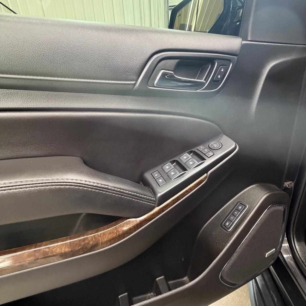 Chevrolet Suburban 4WD 4dr 1500 LT 2018