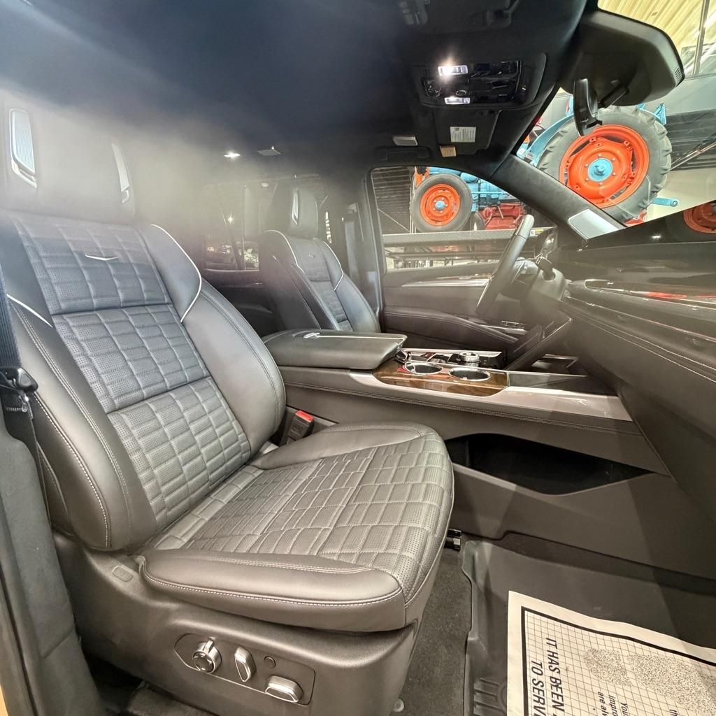 Cadillac Escalade 4WD 4dr Sport Platinum 2025