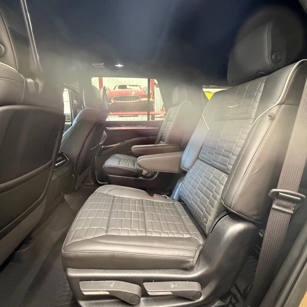 Cadillac Escalade 4WD 4dr Sport Platinum 2025