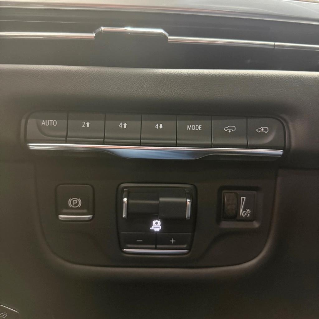 Cadillac Escalade 4WD 4dr Sport Platinum 2025