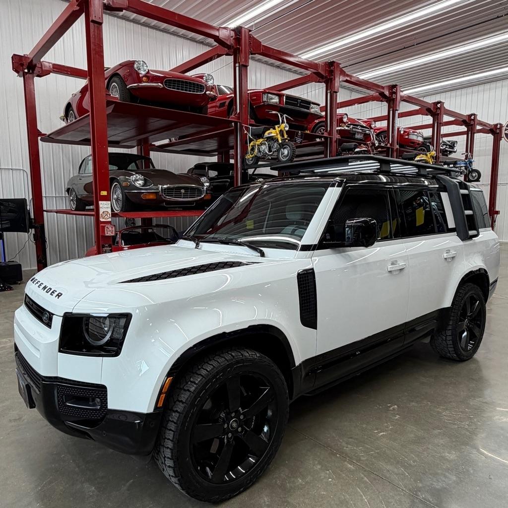 2025 Land Rover Defender 130 V8 P500's photo