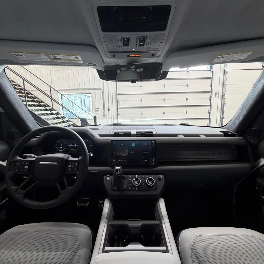 Land Rover Defender 130 P500 V8 2025