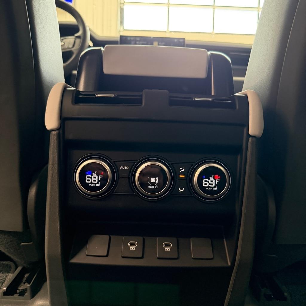 Land Rover Defender 130 P500 V8 2025