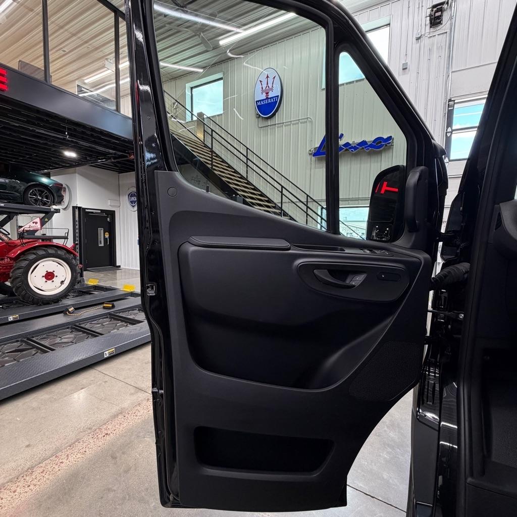 Mercedes-Benz Sprinter Cargo Van  2023