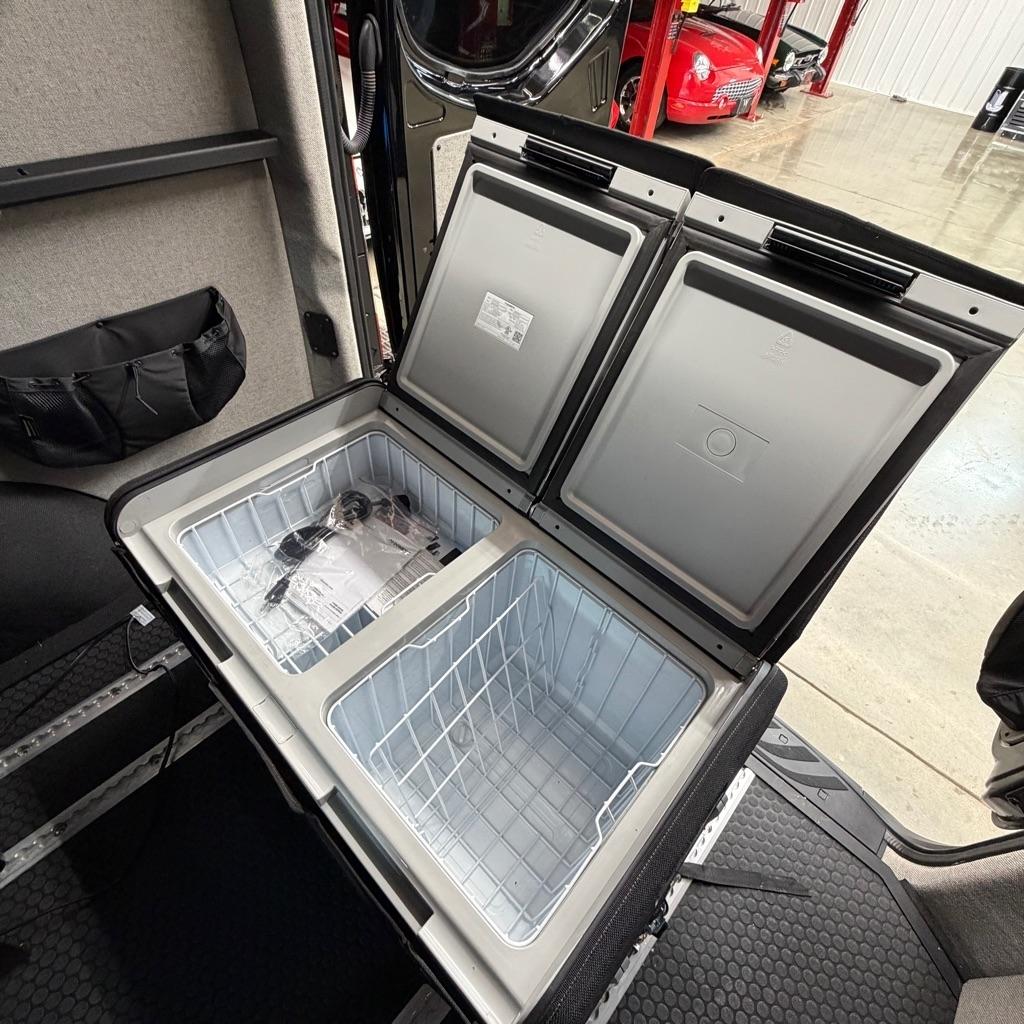 Mercedes-Benz Sprinter Cargo Van  2023