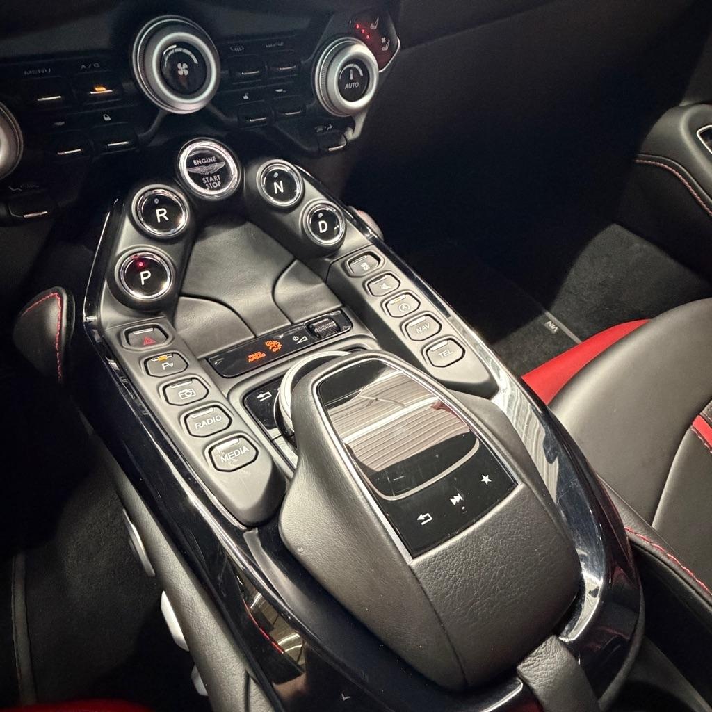 Aston Martin Vantage Roadster 2021