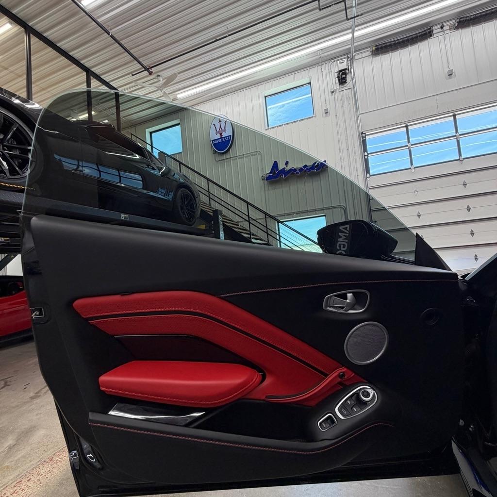 Aston Martin Vantage Roadster 2021