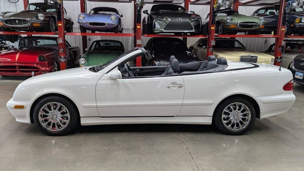 Mercedes-Benz CLK-Class 2dr Cabriolet 3.2L 2003