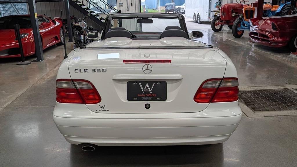 Mercedes-Benz CLK-Class 2dr Cabriolet 3.2L 2003
