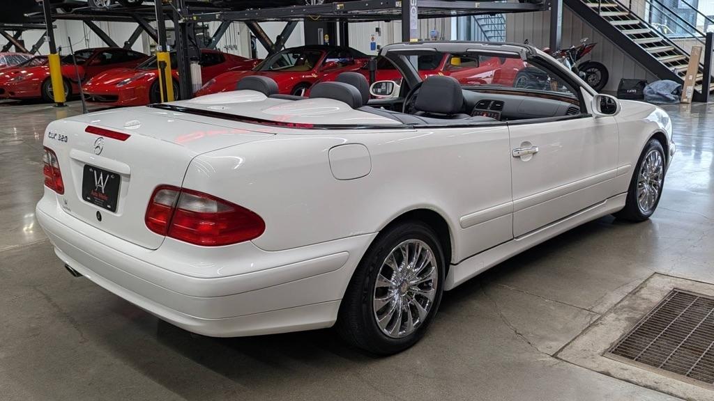 Mercedes-Benz CLK-Class 2dr Cabriolet 3.2L 2003