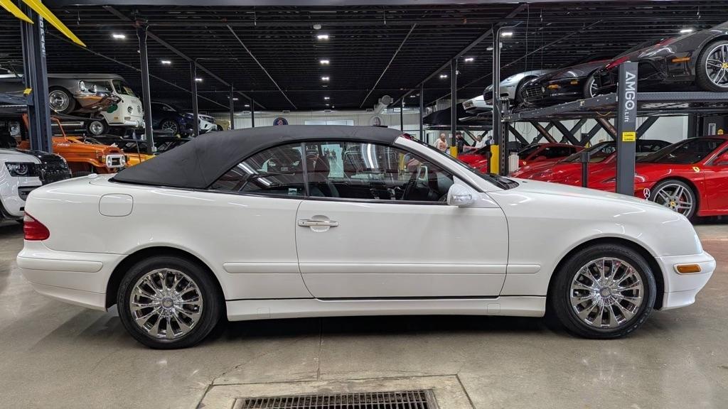 Mercedes-Benz CLK-Class 2dr Cabriolet 3.2L 2003