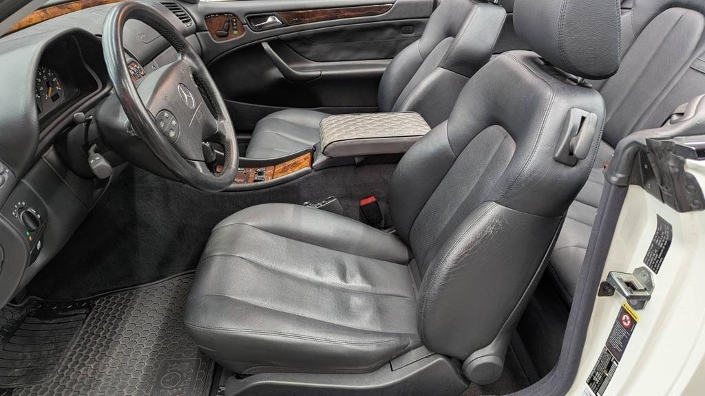 Mercedes-Benz CLK-Class 2dr Cabriolet 3.2L 2003