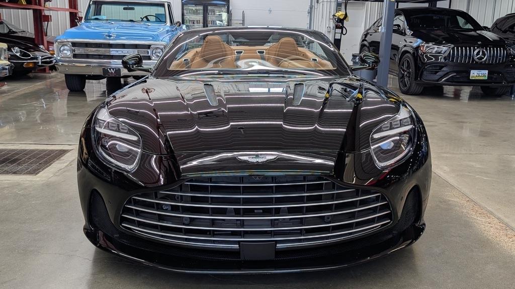 Aston Martin DB12 Volante 2024