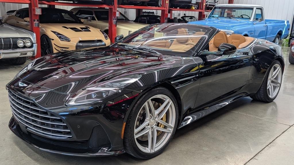Aston Martin DB12 Volante 2024