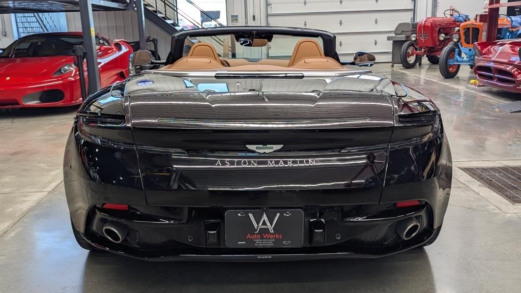 Aston Martin DB12 Volante 2024