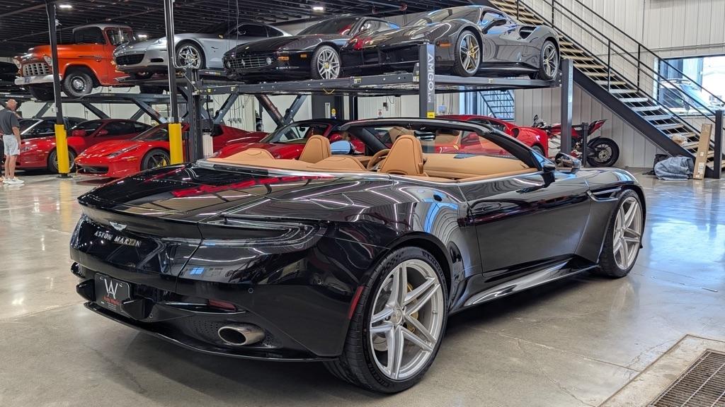 Aston Martin DB12 Volante 2024