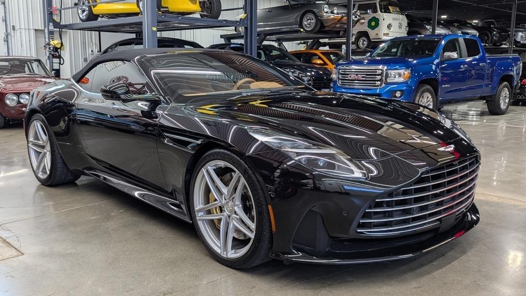 Aston Martin DB12 Volante 2024