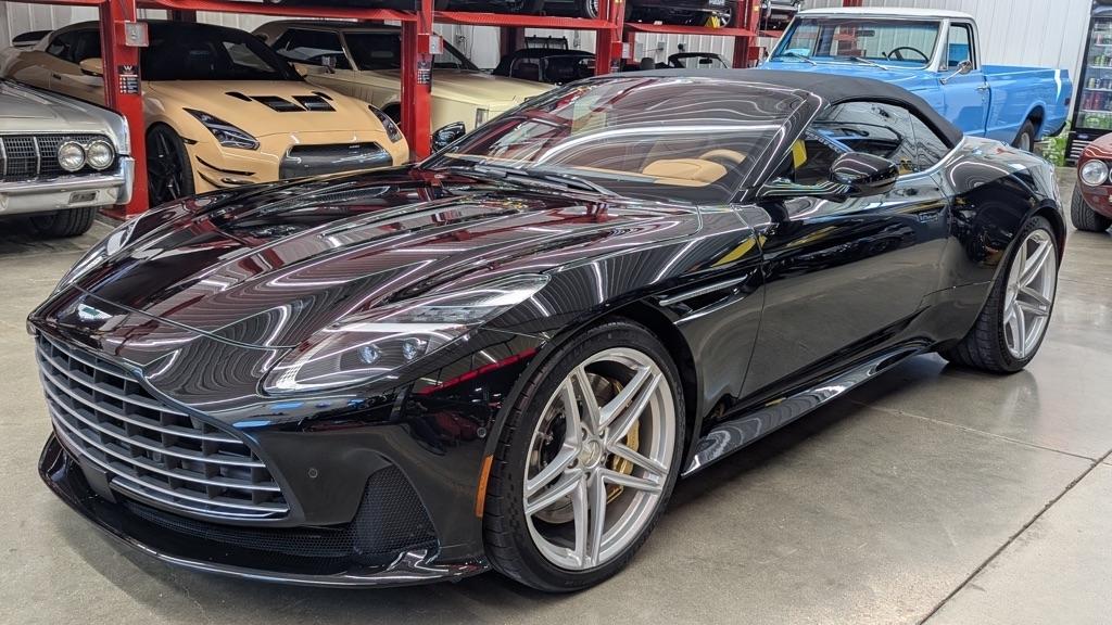 Aston Martin DB12 Volante 2024