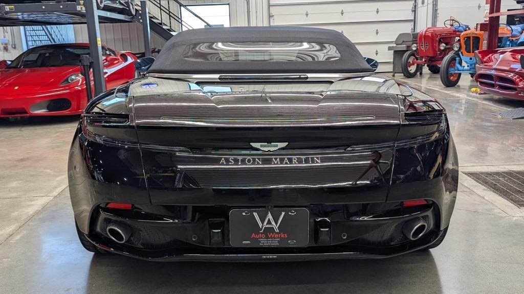 Aston Martin DB12 Volante 2024