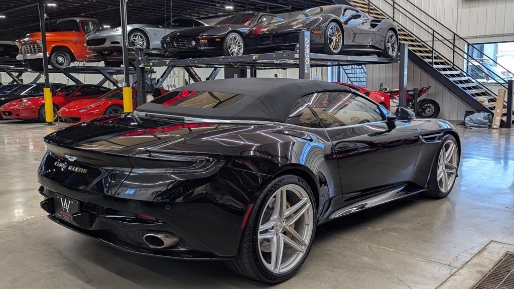 Aston Martin DB12 Volante 2024