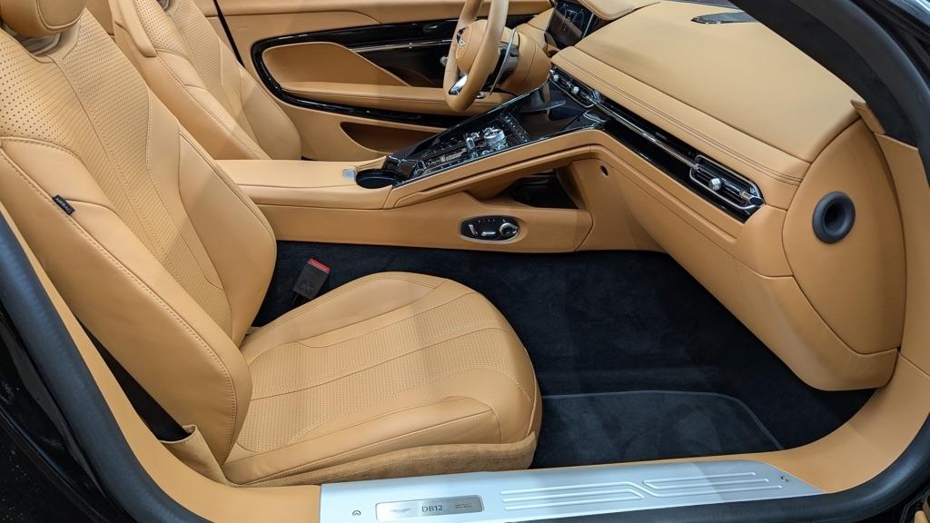 Aston Martin DB12 Volante 2024