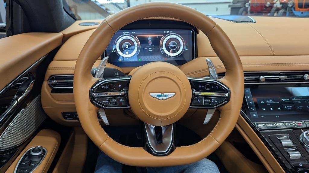 Aston Martin DB12 Volante 2024