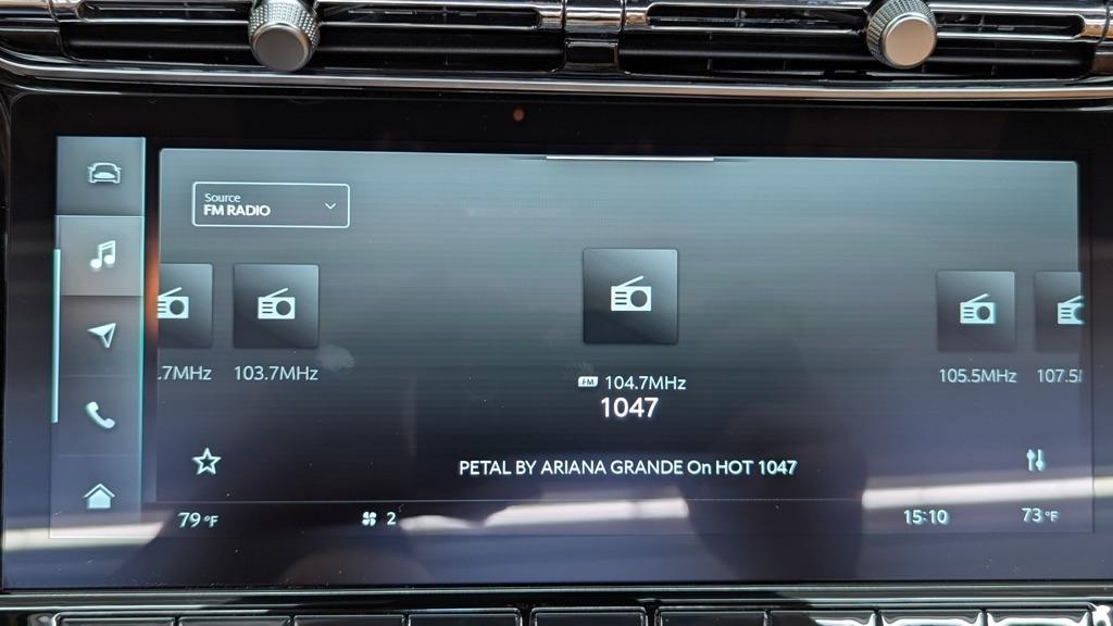 Aston Martin DB12 Volante 2024
