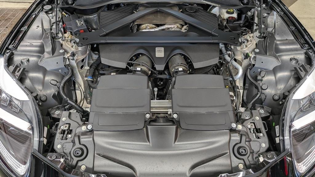 Aston Martin DB12 Volante 2024