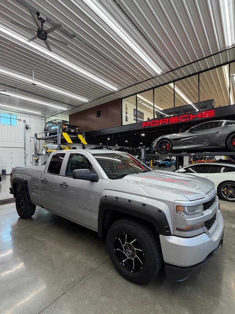 2016 Chevrolet Silverado 1500 4WD Double Cab 143.5" Custom