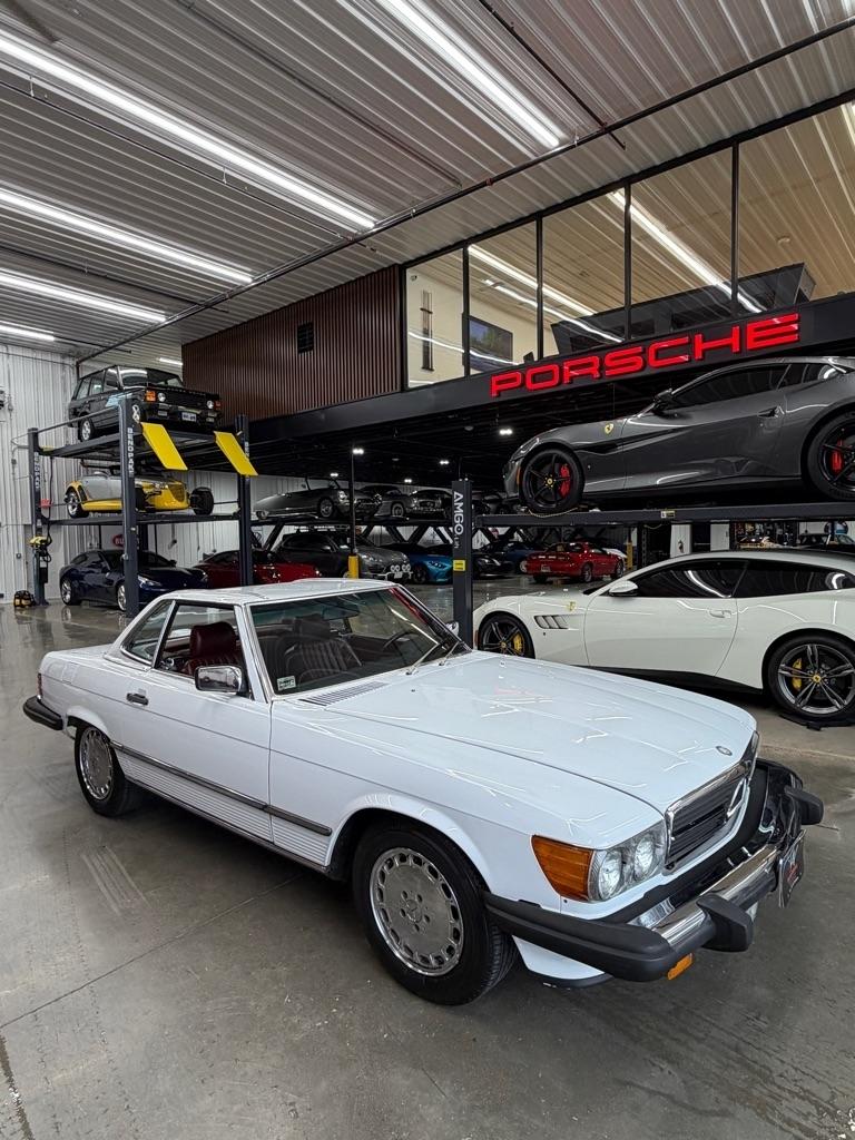Mercedes-Benz 560-Class  1987